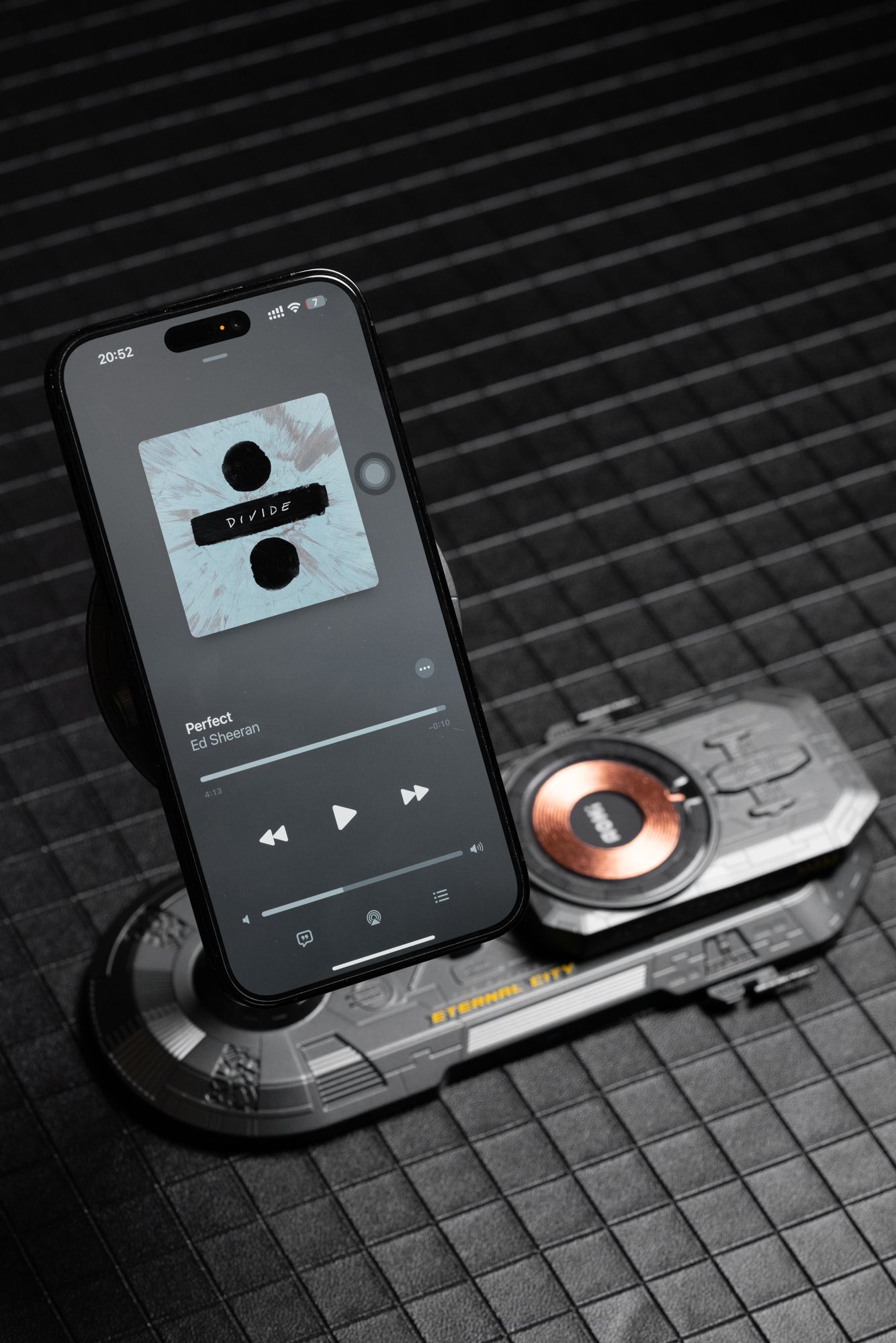 自己拼装一套无线充电器是什么体验？Aohi永恒之城无线充电器