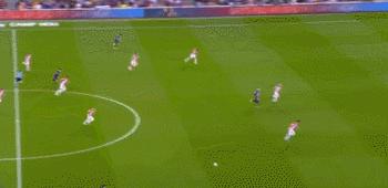 战术板进攻战术板,莱万对梅西有多强