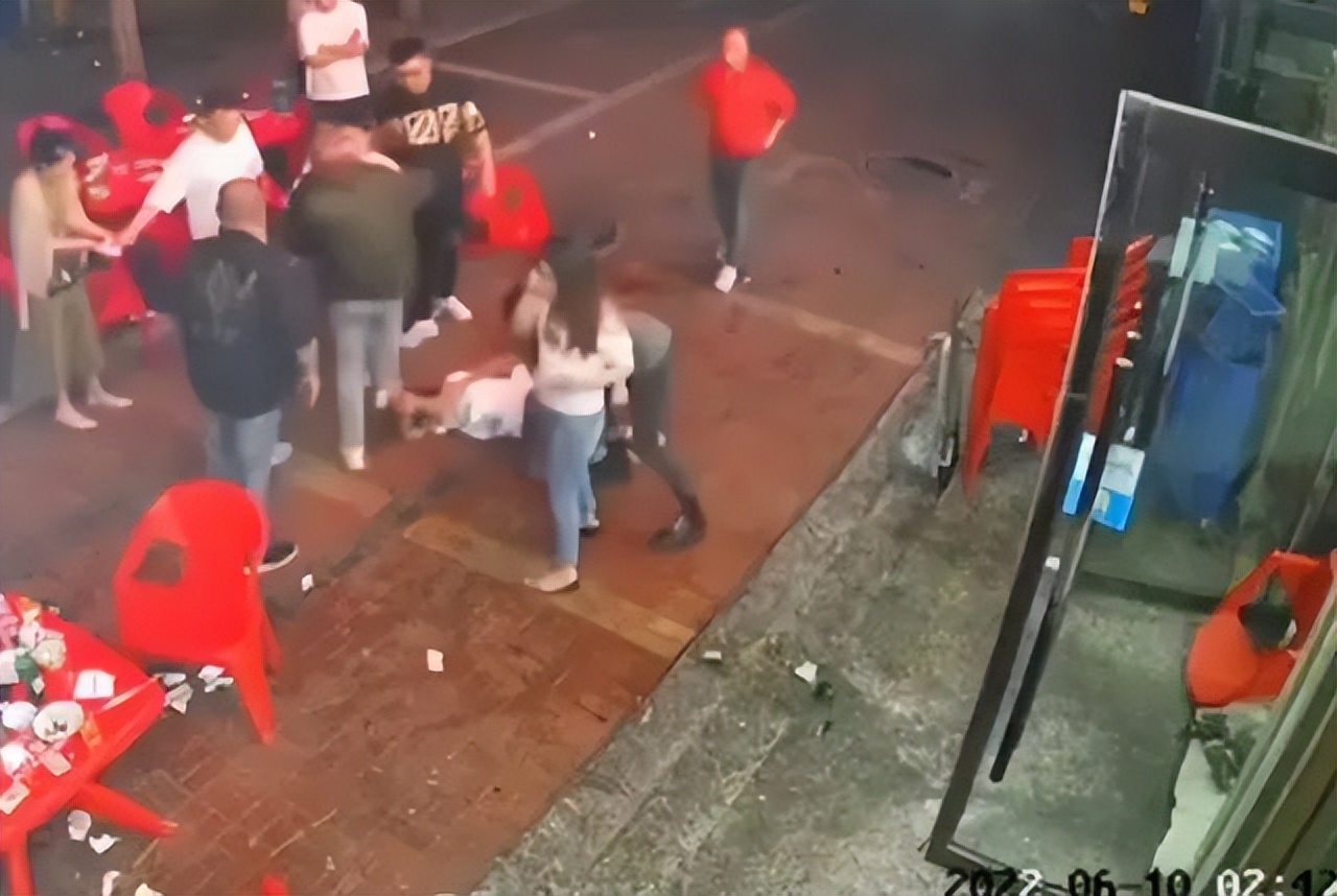 ​唐山陈某志劣迹斑斑，犯案多年“抓不住”，如果没伞怎敢狂奔