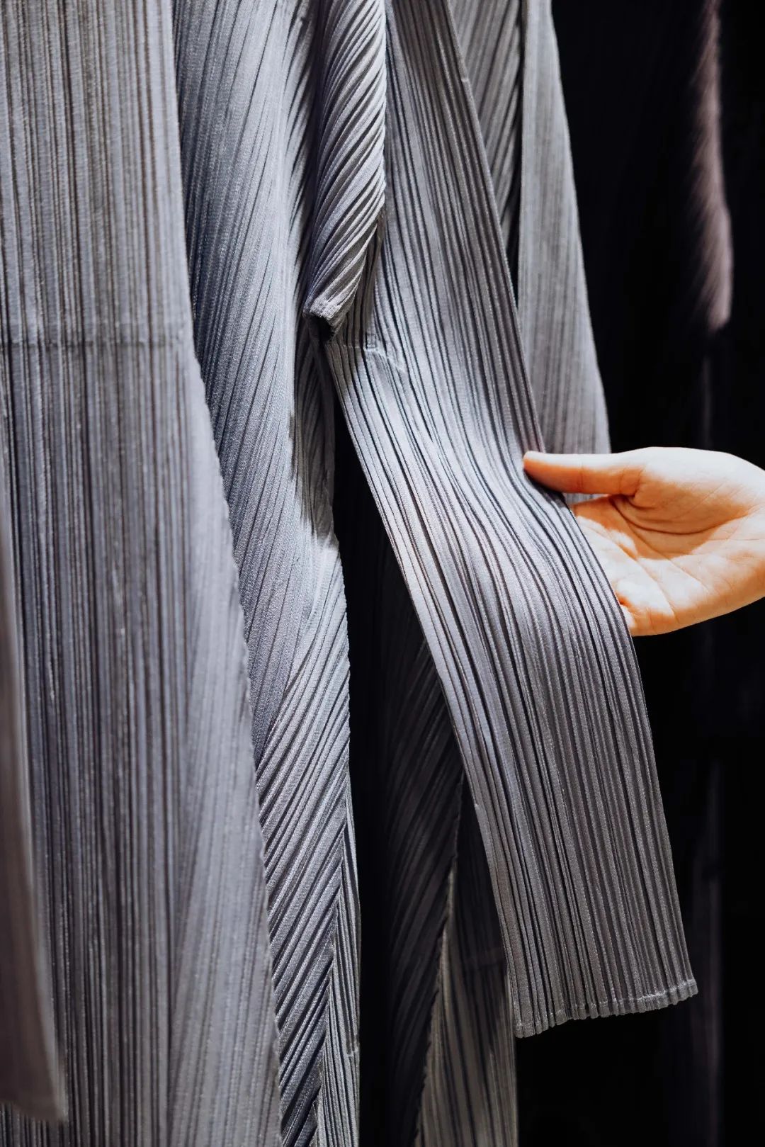 广州第①家「三宅一生」揭幕，这些超火单品拉满秋冬氛围感