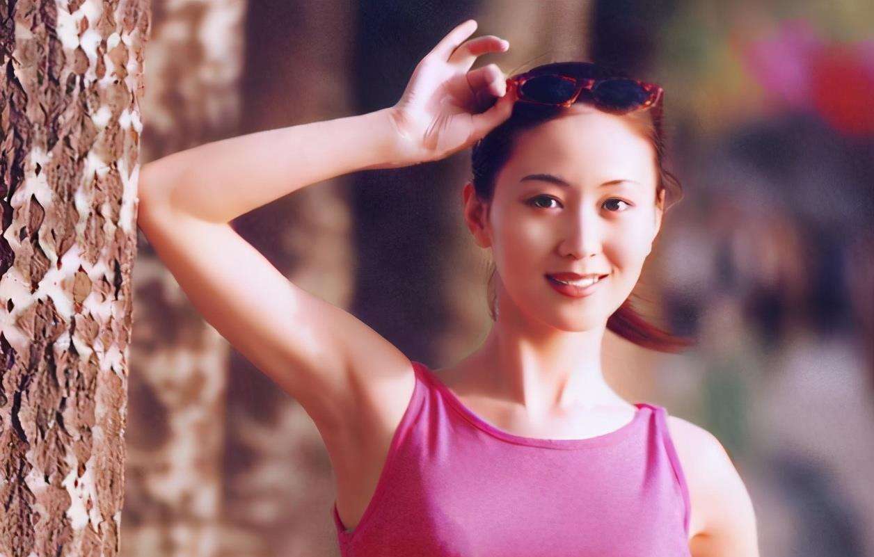 人体模特汤加丽：与丈夫离婚，遭父亲嫌弃，46岁再给父母添心病