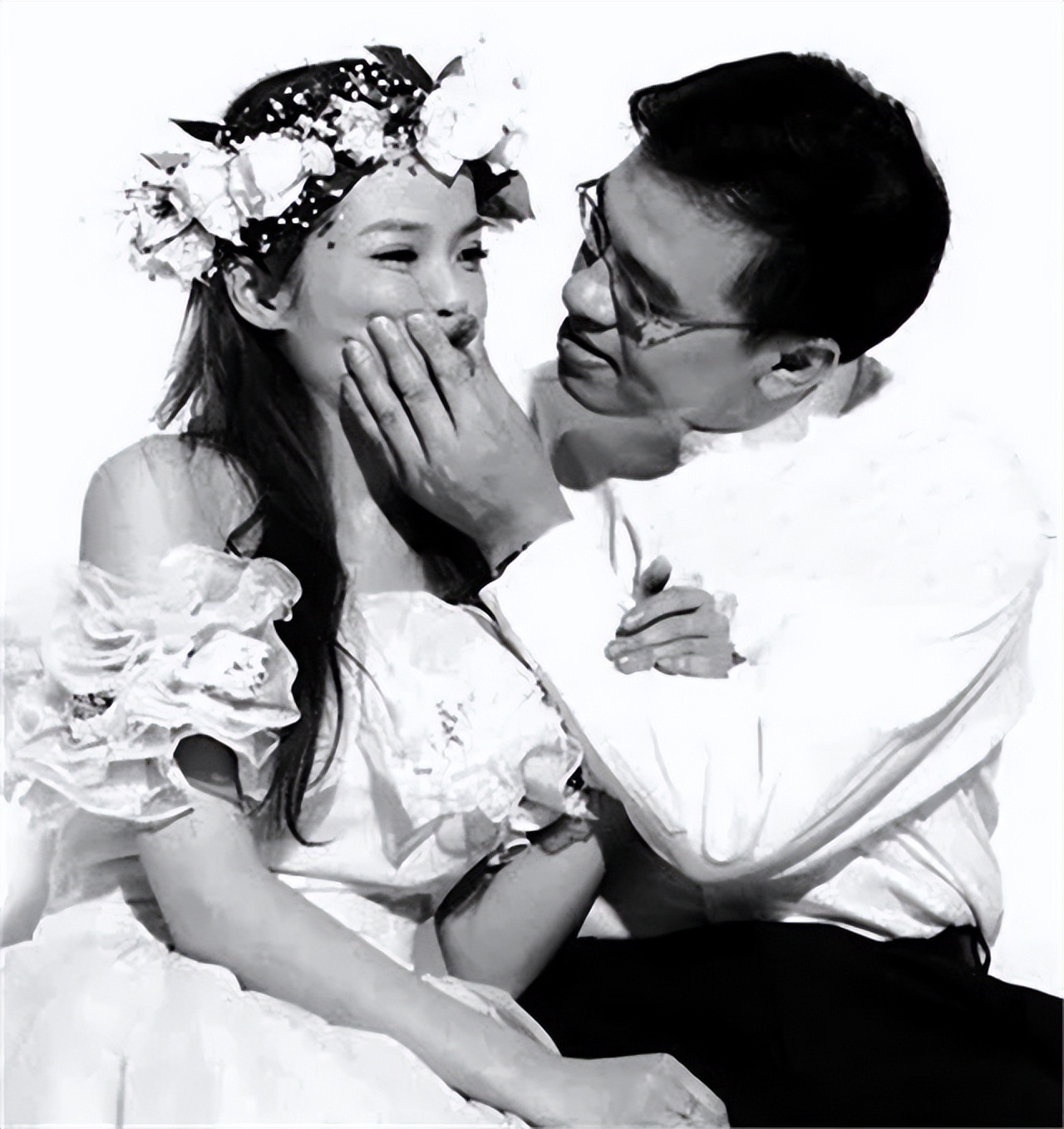 央视主持人嫁给三婚的人,两位央视名嘴夫妻隐婚多年