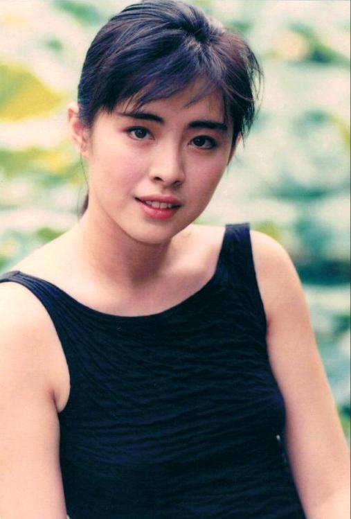 女明星夏季吊带穿搭,女明星穿吊带的穿搭