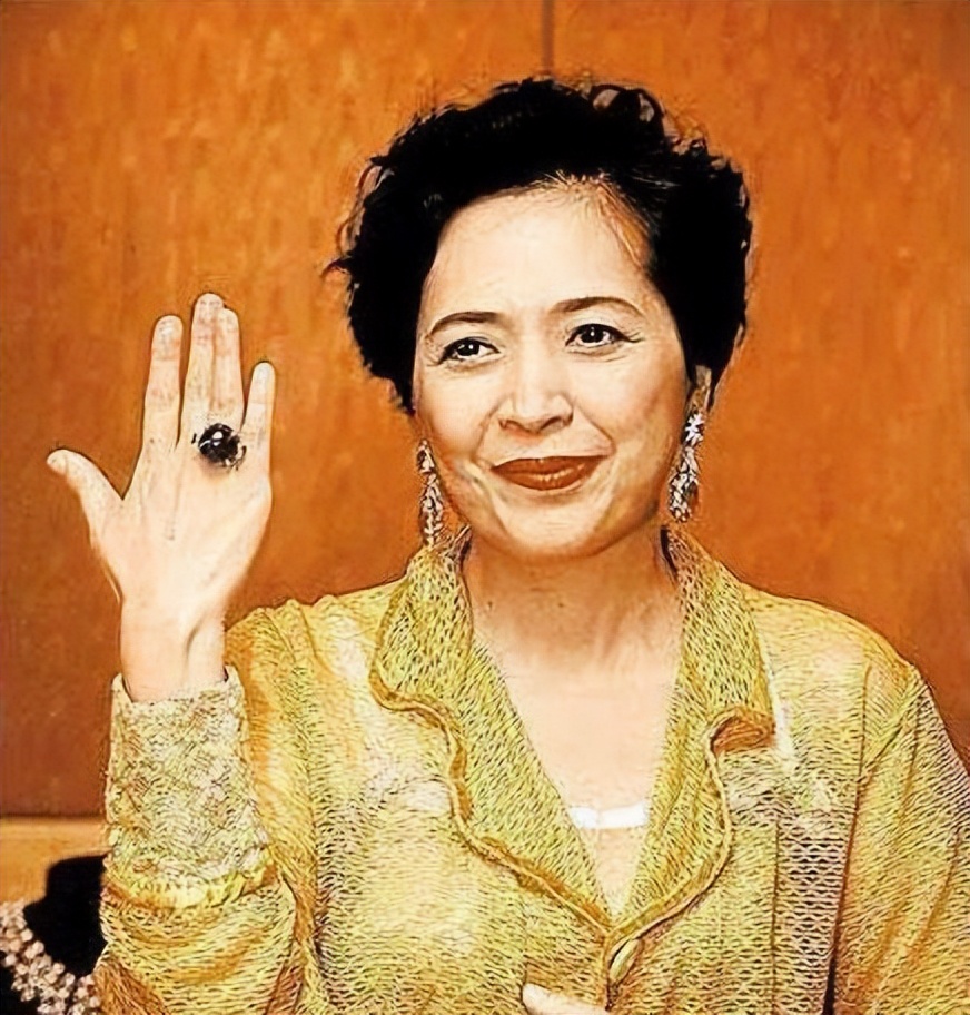 “最惨港姐”蔡少芬：6年获刘銮雄1.6亿资产，为何深得原配喜欢？