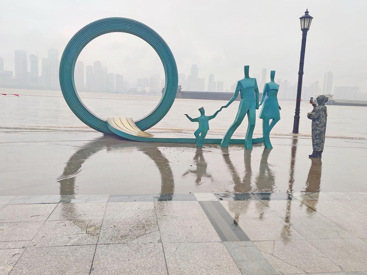 放纵是人生最大的悲哀吗,中年人自我放纵的结果