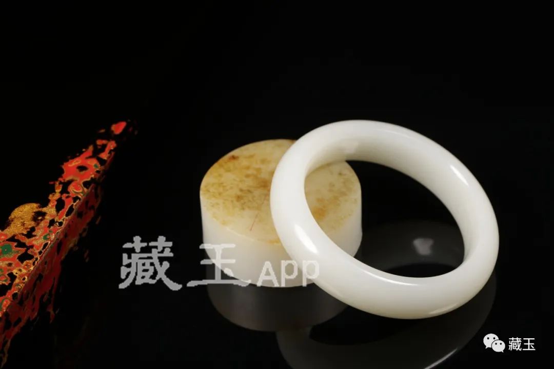 68元和田玉手镯,籽料8000元的手镯贵吗