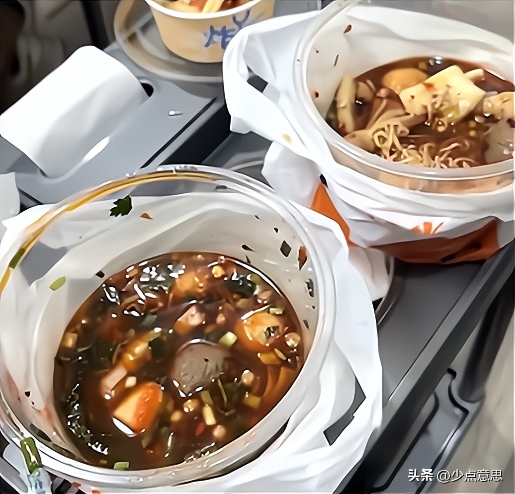 女子买2碗麻辣烫花175元是真的吗,女子买两碗麻辣烫花费175元