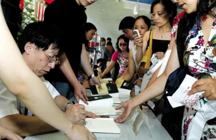 曾经红极一时的《百家讲坛》,为什么风光不再?