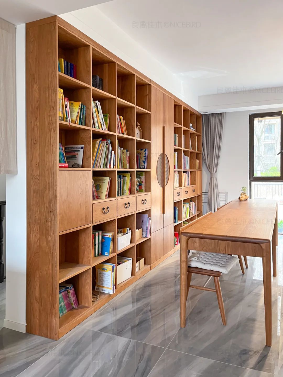 山东又上一分！烟台业主新古典风格客餐厅，樱桃木真的很温润