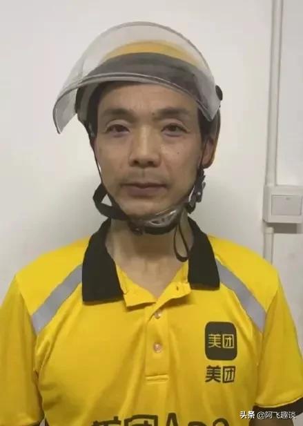 上海疫情下，1个人7个小时给41栋楼居民，送超1吨包裹。最美逆风
