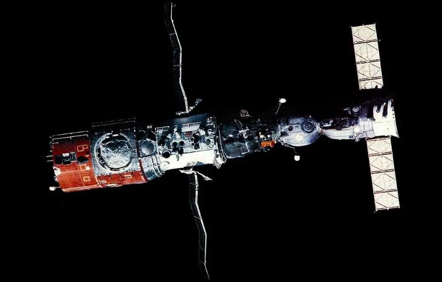 空间站为什么只离地面400公里,空间站为什么不离地球1000公里