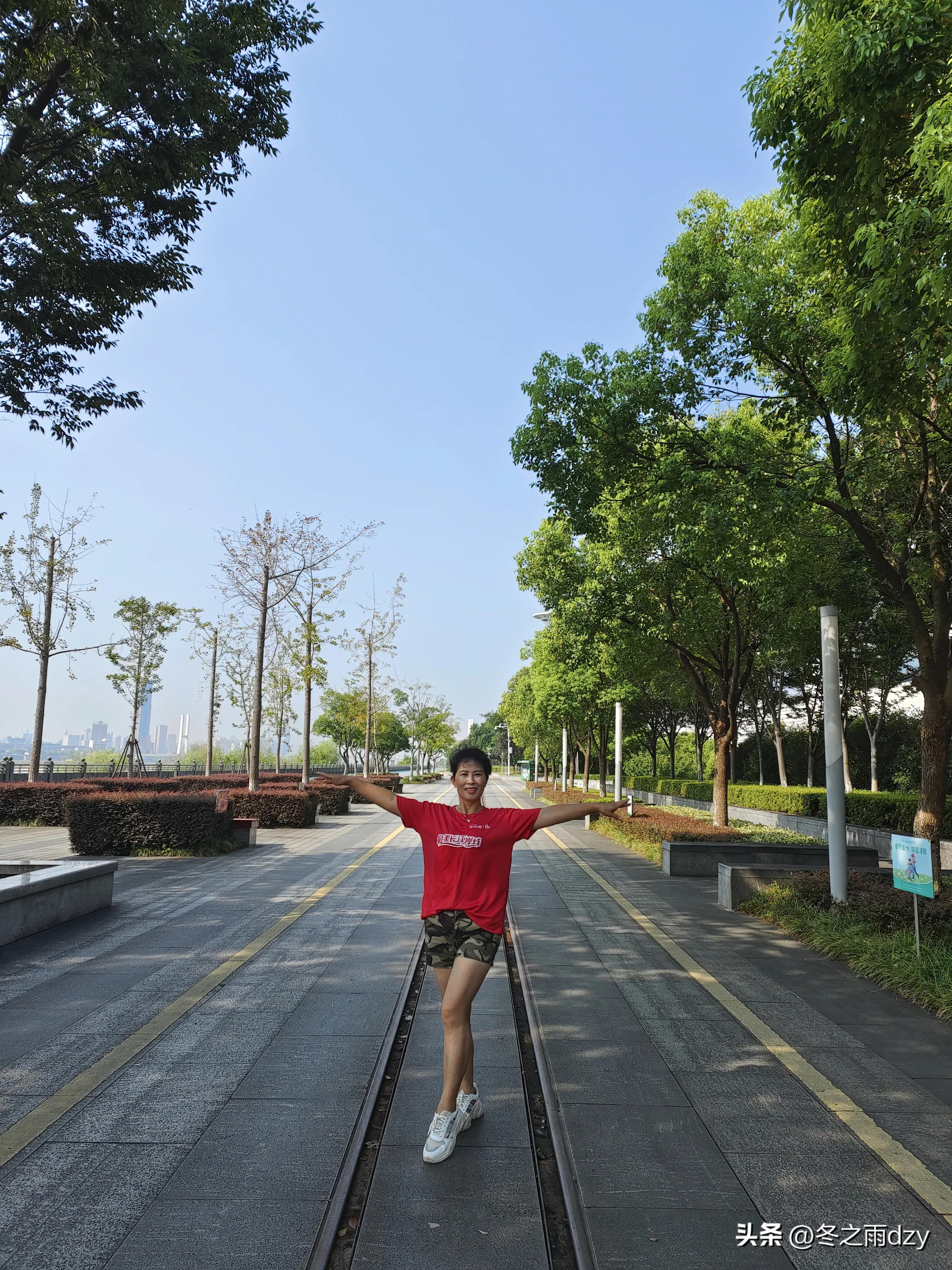 南昌舰主题园凤凰洲湿地公园,凤凰洲建军广场