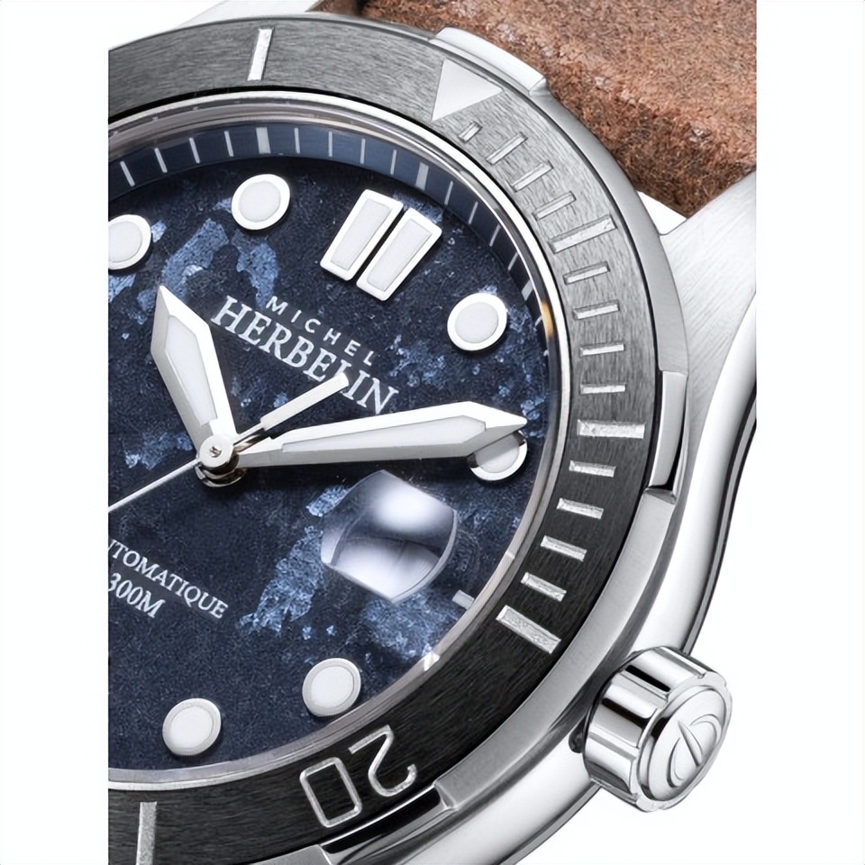 手表如何调整时间和日期,机械手表调整日期和时间