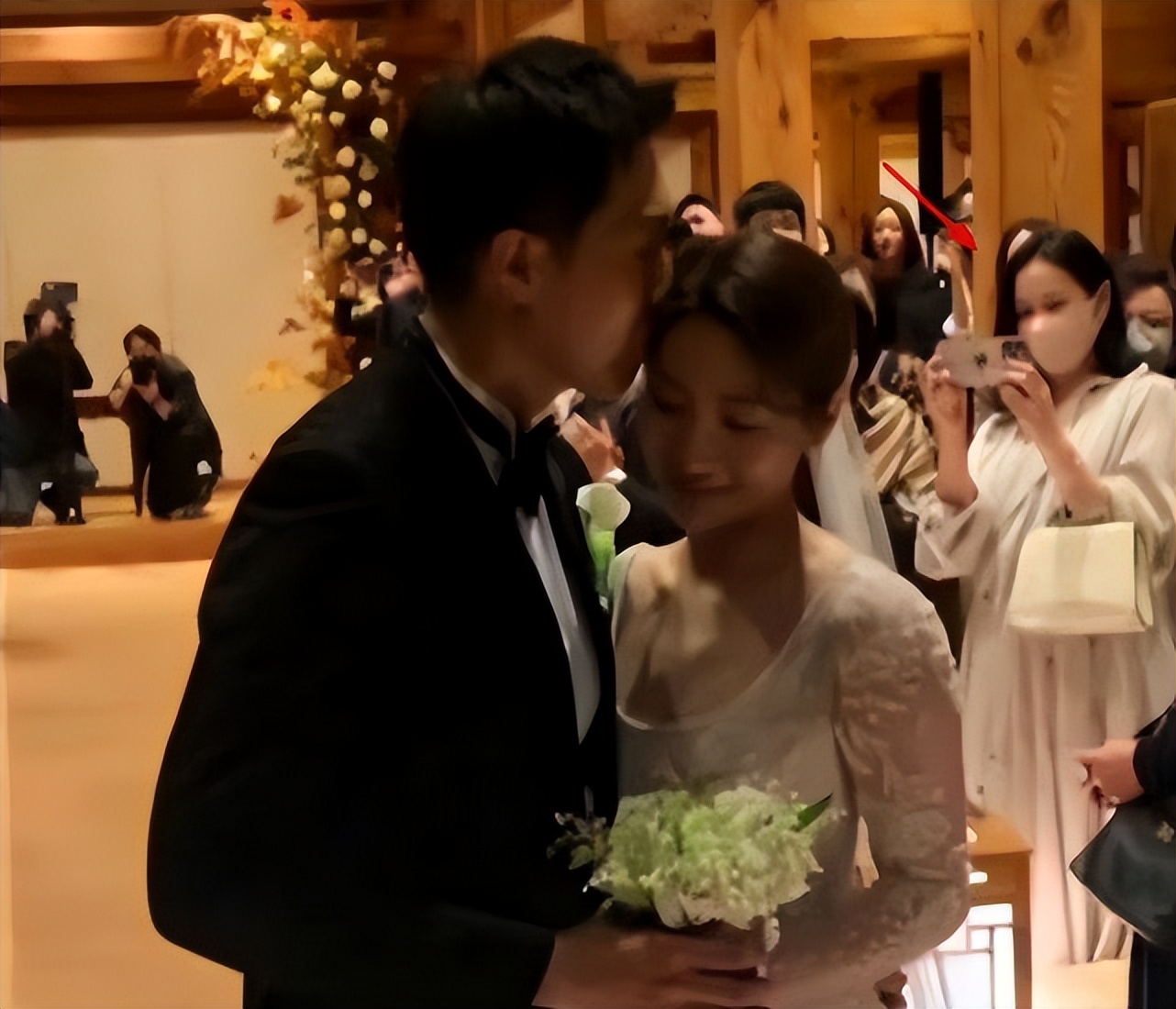 孙艺珍挺孕肚参加婚礼,孙艺珍怀孕是双胞胎吗