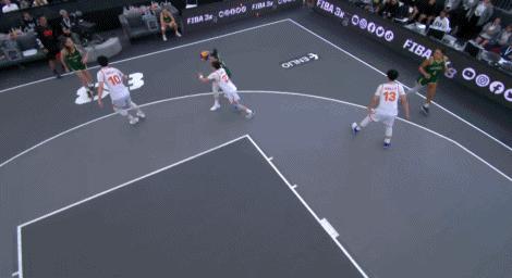 CBA消息，郭艾伦落选，记者伤口撒盐，赵睿入选，三人女篮遭黑哨