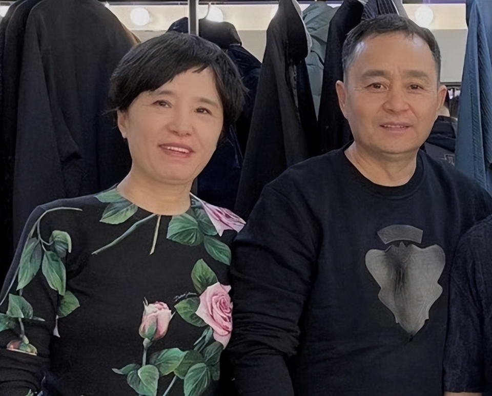 杨幂爸爸妈妈资料照片曝光,杨幂爸妈现状