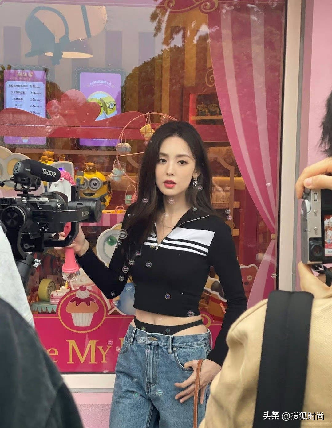 娜扎牛仔裤引热议,娜扎紧身裤穿搭