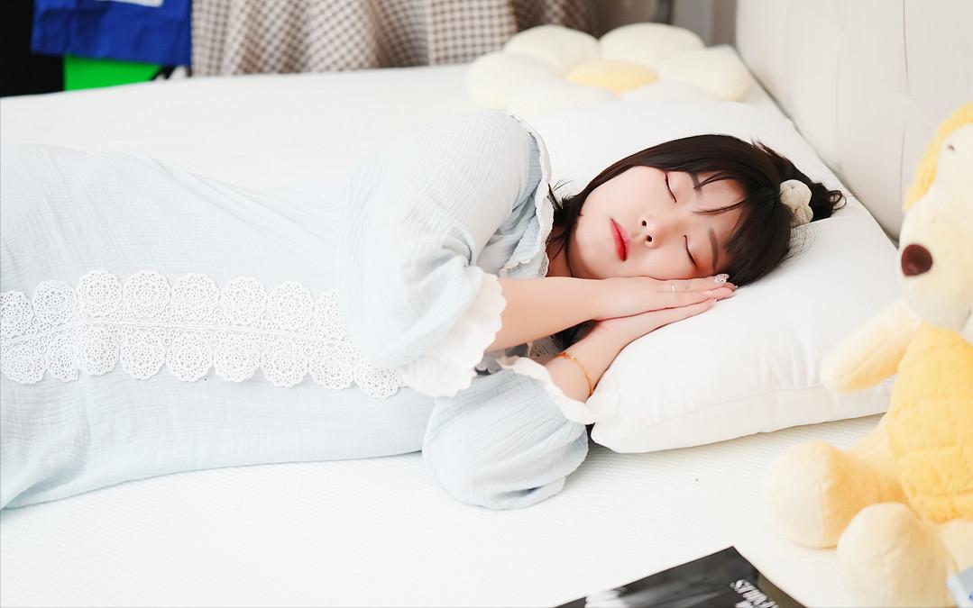 上班族适合睡硬床垫还是软床垫,睡眠不好怎么选择床垫