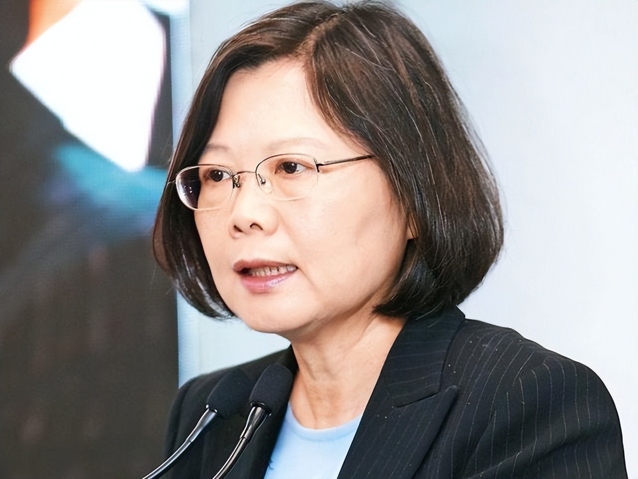 最后关头美国改变主意了：66架战机延付两年，台当局钱款照付