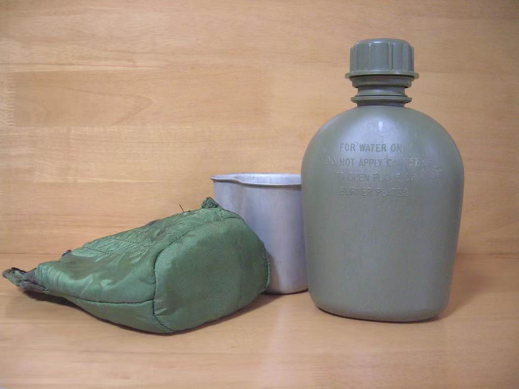 美军的水壶,美军越南时期的水壶是塑料的吗