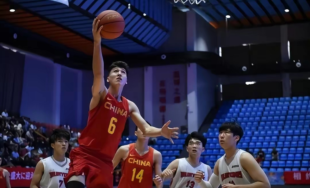 要防就防最牛外援！1米93“铁卫”，连续3场把对方外援防“急眼”