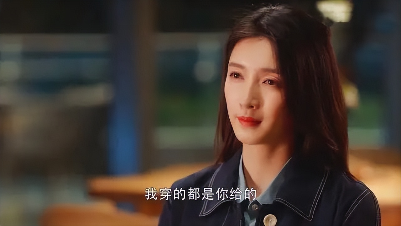 女生别再穿廉价的衣服了,女生年纪大了还穿便宜衣服low吗