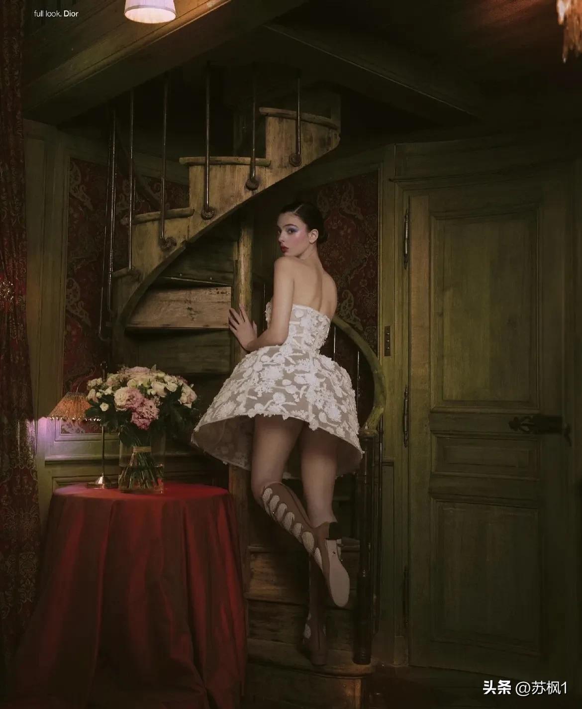 在我没有告诉你她爸妈是谁之前，你觉的她这张街拍美不美？