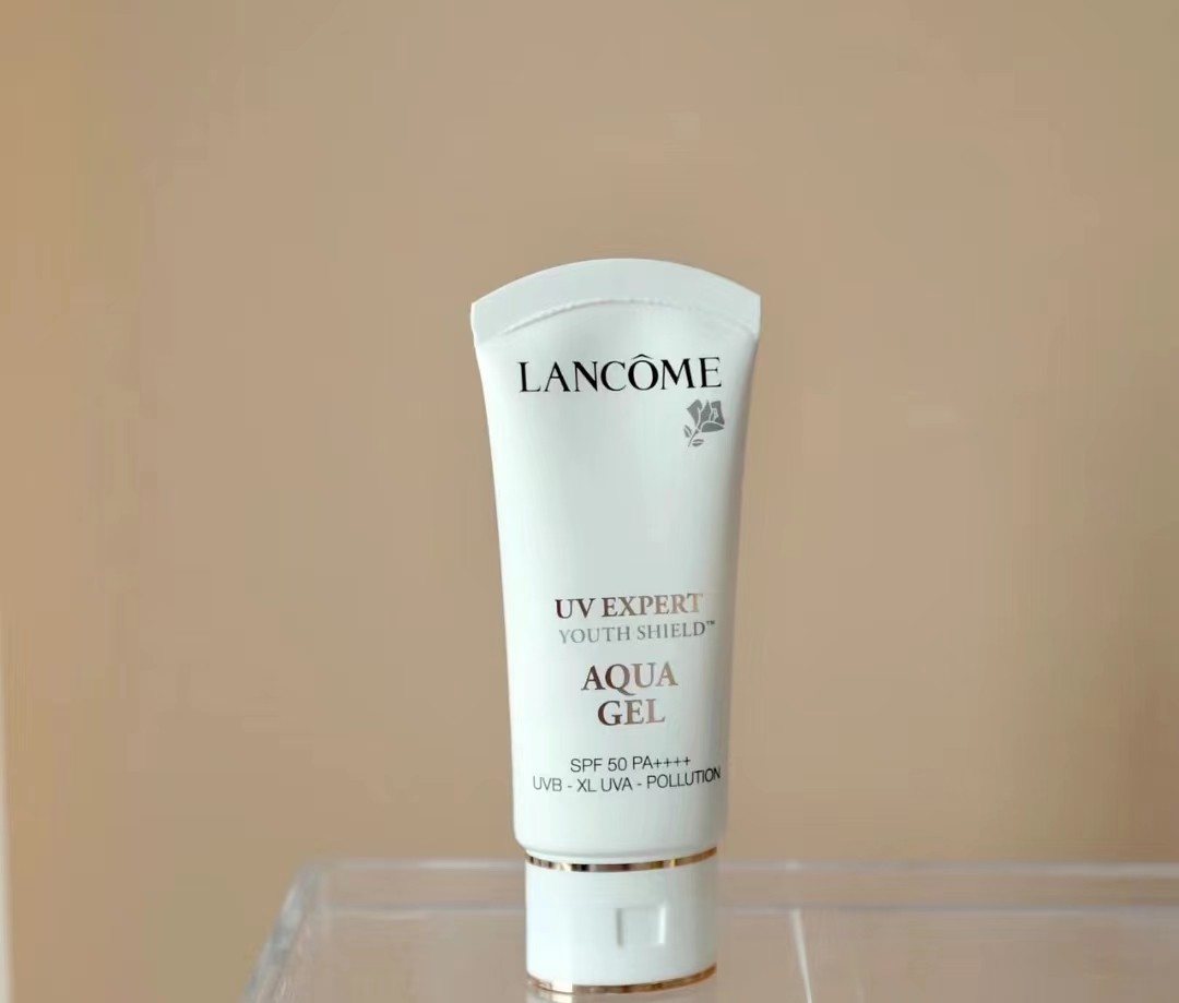 雅诗兰黛养肤和防晒遮瑕哪个好,蓝胖子和雅诗兰黛防晒哪个好