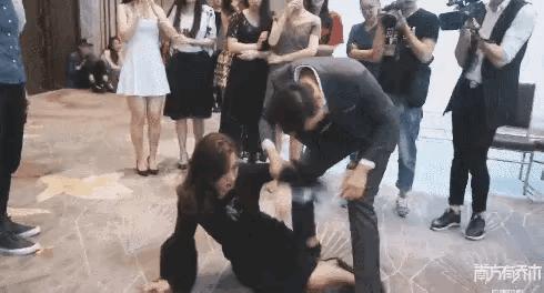 空气骑马、劈叉抱、鸟替，电视剧不敢拍的全景，真的不会笑场吗？