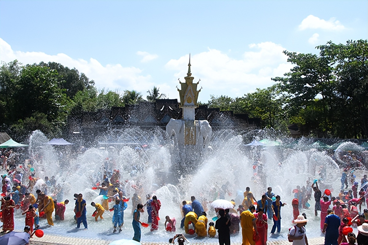 西双版纳傣族园8月泼水时间表,傣族园泼水节路线