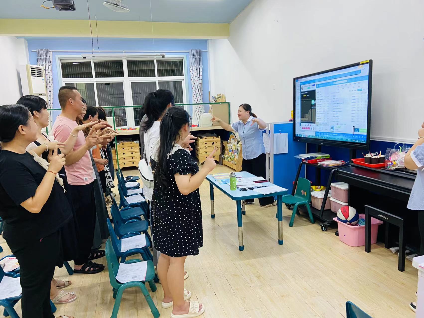 遇见美好共同成长家长会,同心同行陪伴成长幼儿园家长会