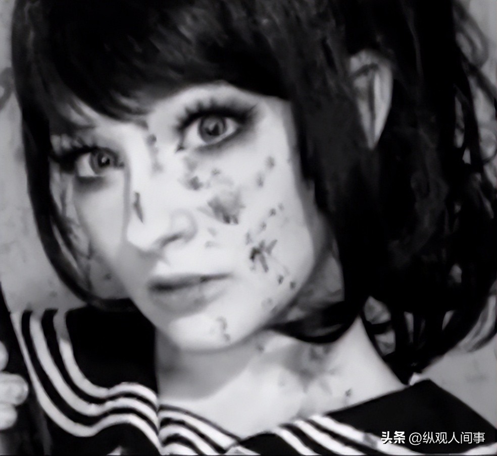 国外无下限直播有多离谱？女网红镜头前睡觉月入千万，钱从何来？