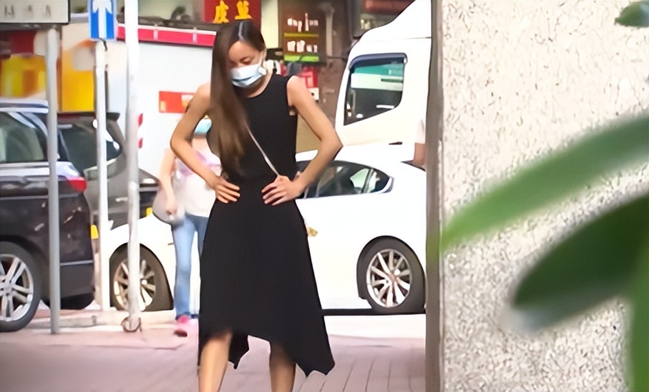 被骂上热搜的“卫生巾”，月经羞耻吗？怎么来个例假就羞耻了呢