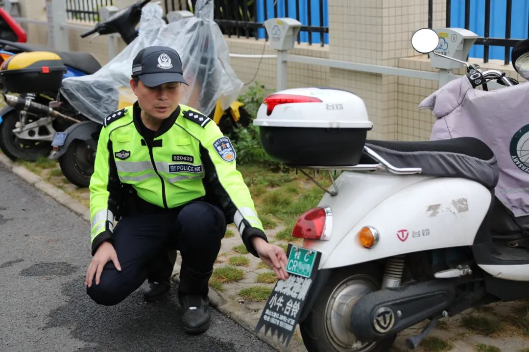 在柳州电动车上什么牌是正规的,柳州电车牌照怎么区分真假