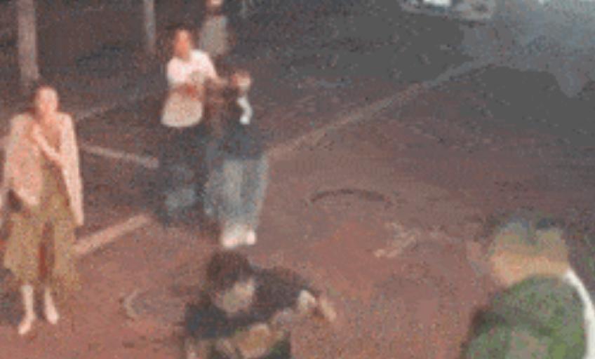 评论公布唐山打人事件女子现状,唐山打孩子女孩具体事情