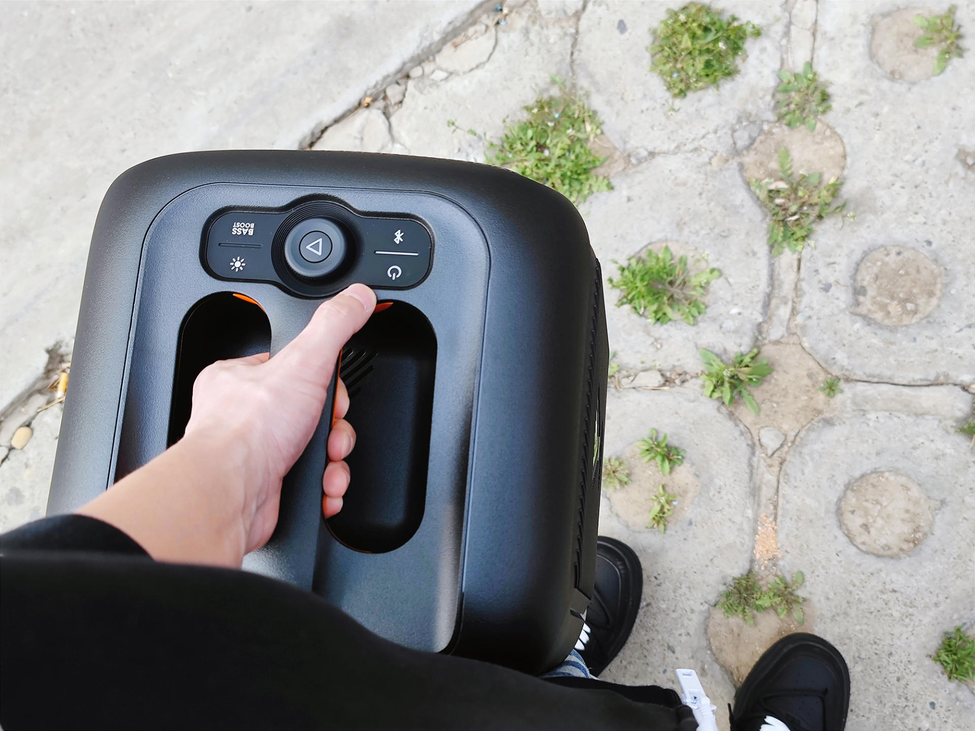 jbl音乐战将户外唱歌效果,新款jbl音乐战将