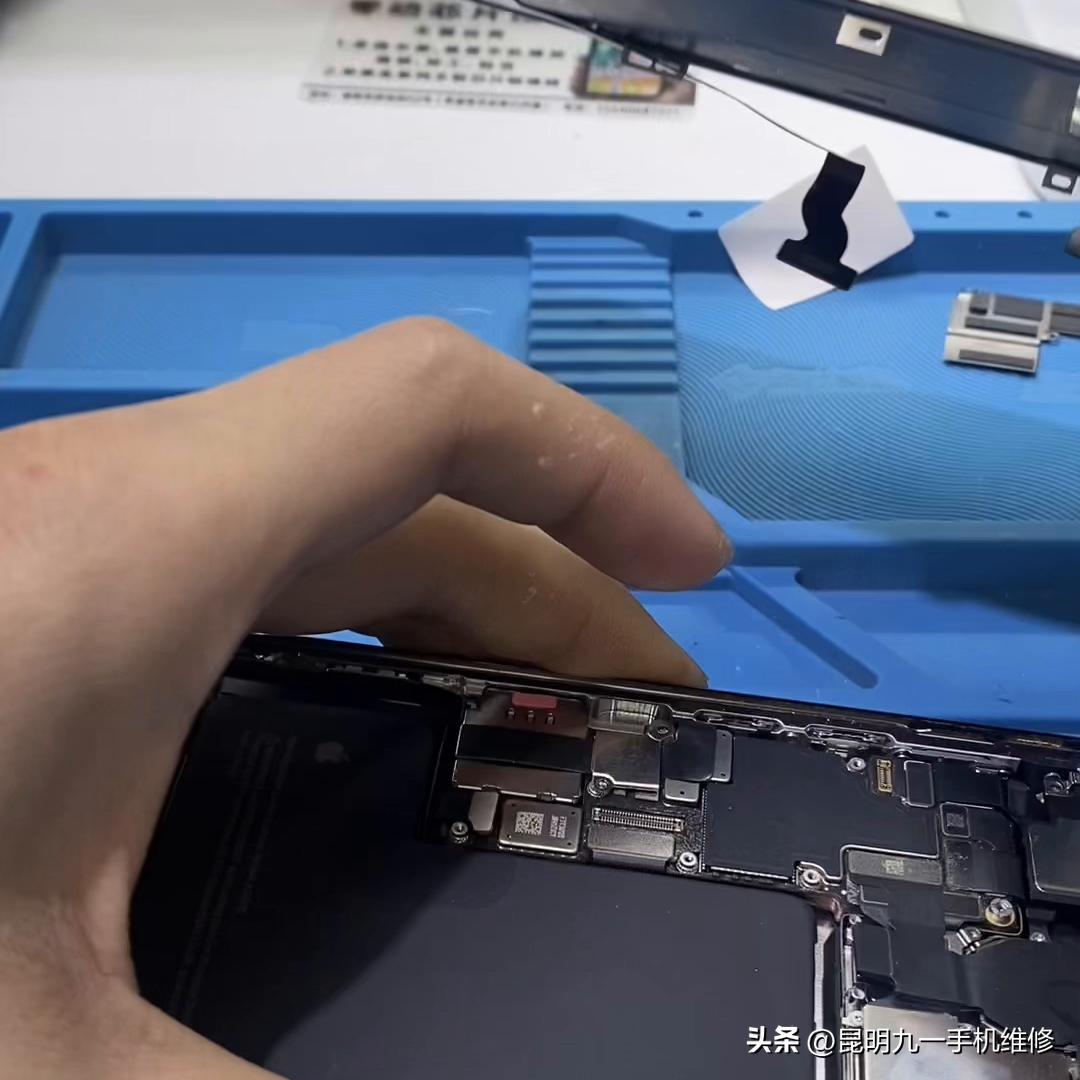 苹果手机进水了怎么办开不了机,苹果手机进水了怎么办