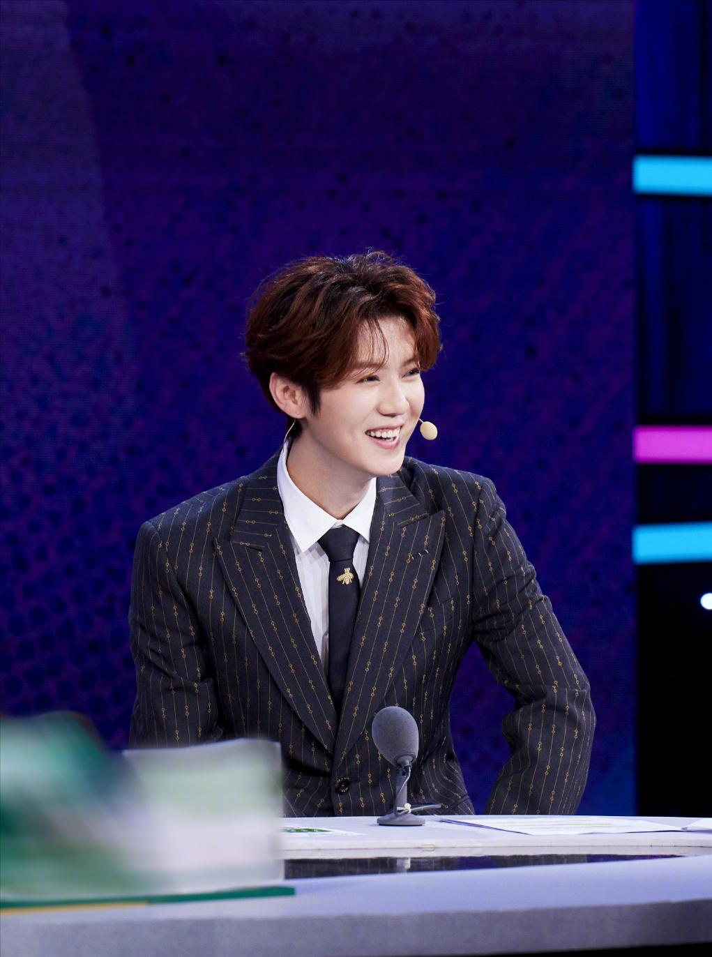 鹿晗足球世界杯解说,鹿晗世界杯现场球迷视频