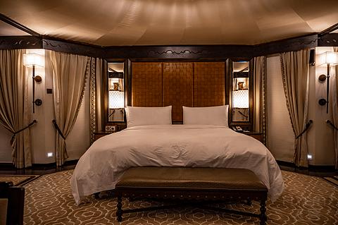 阿联酋丽思卡尔顿,阿联酋野奢帐篷