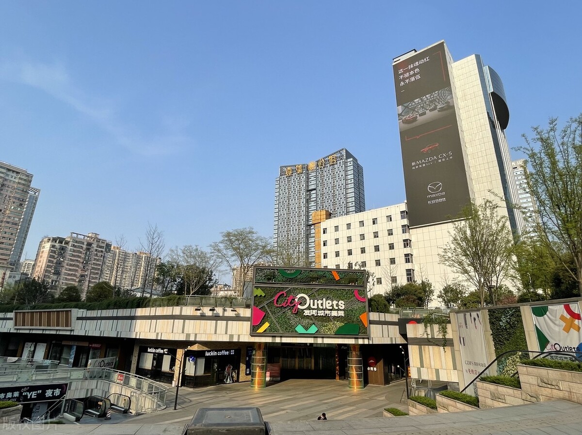 面对网购的冲击实体店应该怎么做,网购和实体店区别及前景