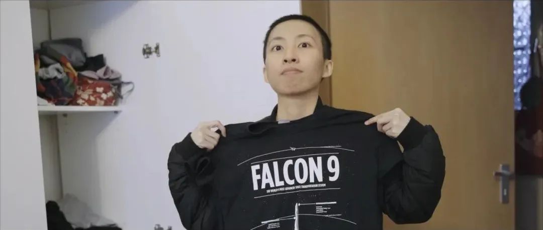 留学生崇洋媚外，活该有家难回？看完一部片，再也不会这样说