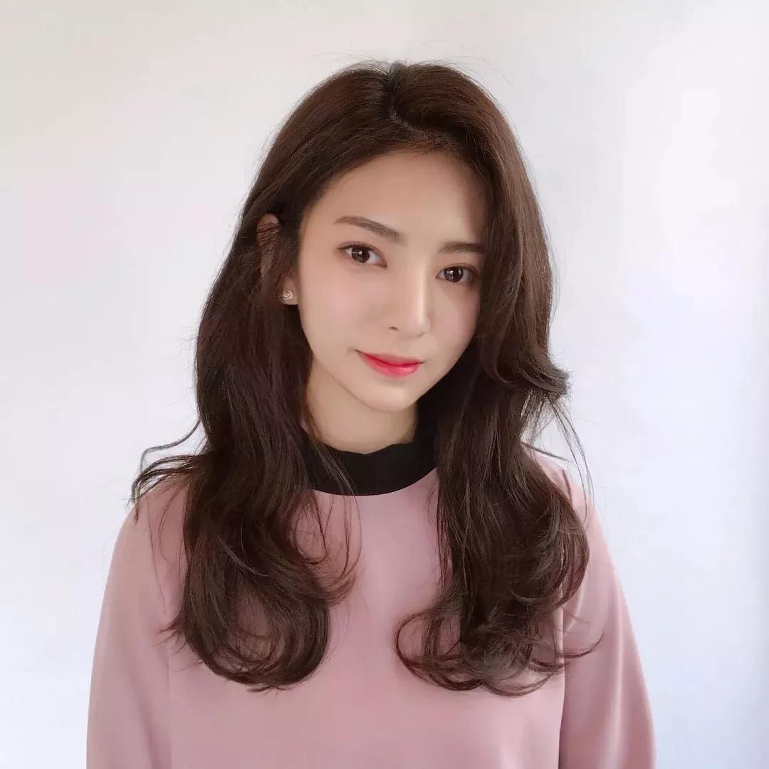 三款适合各种脸型的发型,大脸女生中长发烫发发型