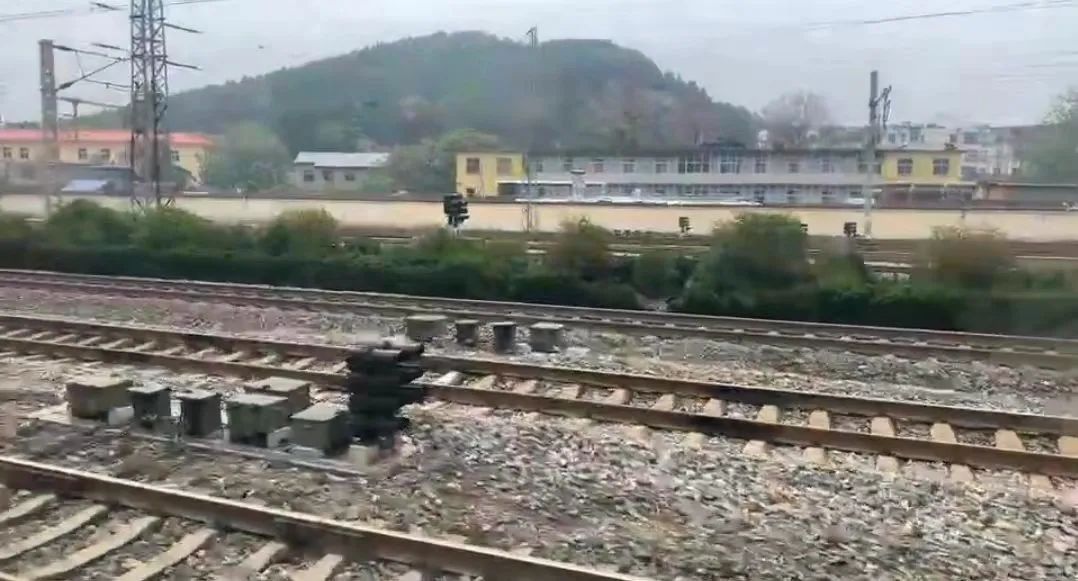 现在1块钱能买啥：1/4碗热干面，3片散装卫生巾，坐次184公里火车