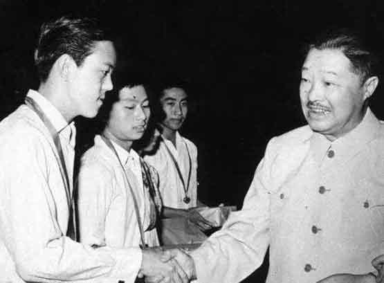 当年国足惨败，贺老总下令：全体解散，送到部队接受训练