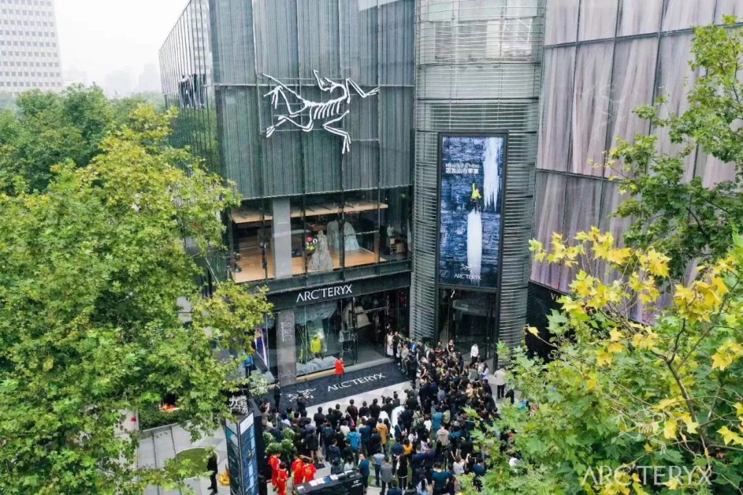 始祖鸟对标猛犸象,始祖鸟比肩爱马仕