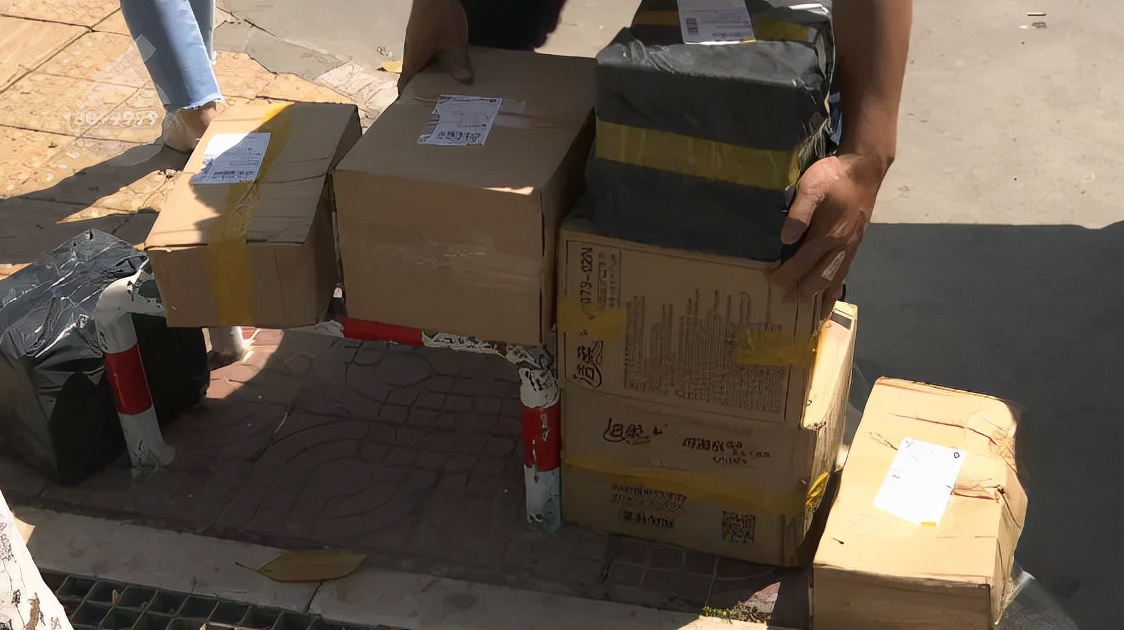 快递直接放投递点，长时间不拿，丢了，算谁的？