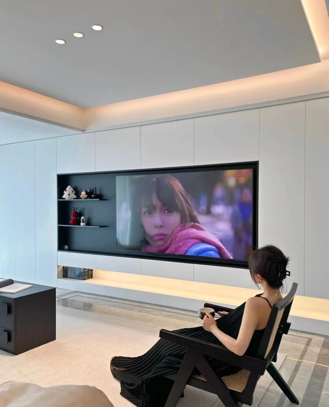 138骞宠璁′笉淇楁皵,缇庡コ鏅掕嚜瀹剁殑璞畢瑁呬慨