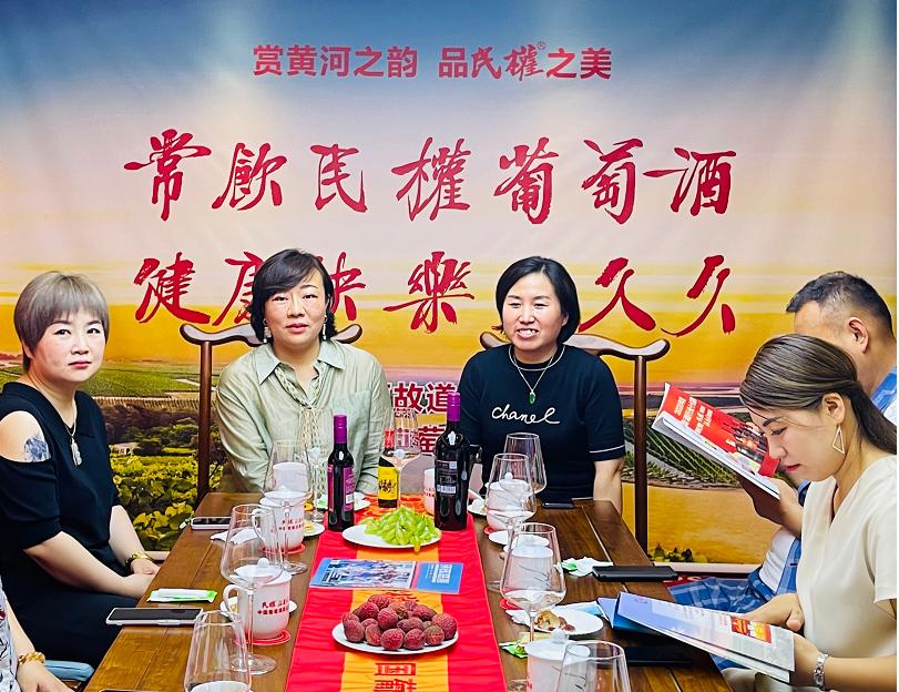 郑州女企业家协会副会长,潘刚天明民权葡萄酒有限公司