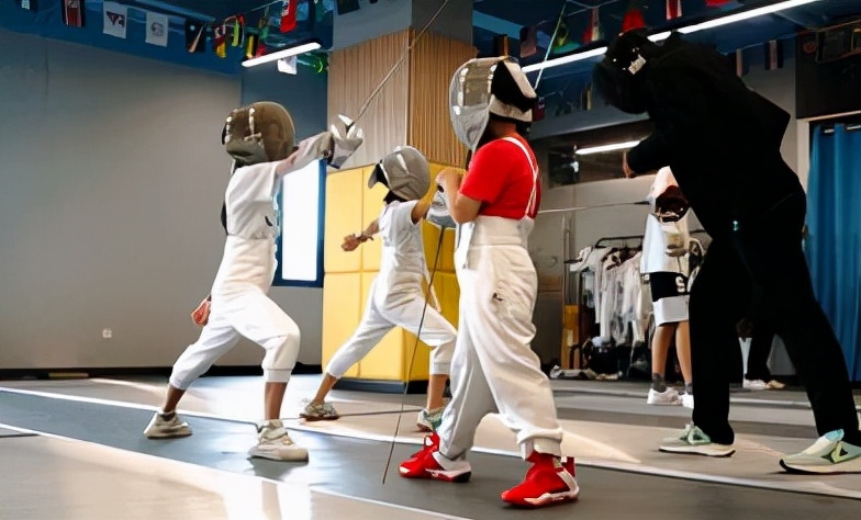 儿童击剑运动员下肢力量训练,少儿运动击剑