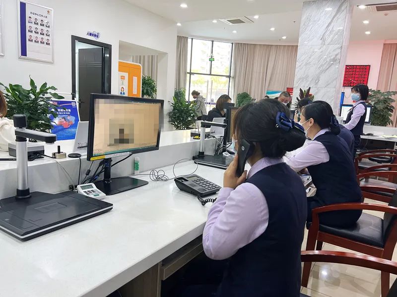 “阿芬姐”给男孩当“跑腿”，10分钟送达！